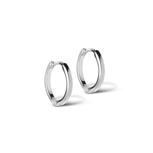 Classic hoops i sterlingsølv med blå sten 10 mm i cool cut-form fra Enamel Copenhagen.
